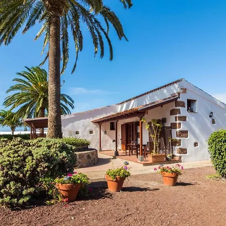 Cozy House With Pool In San Cristobal De La Laguna, 70 M² 別荘 *