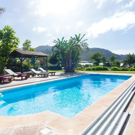 Laguna Oasis: Comfortable Shared Pool Retreat * La Laguna (Tenerife)