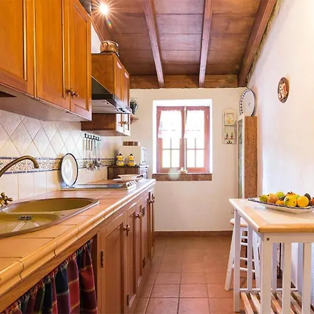 Vakantiehuis Cozy House With Pool In San Cristobal De La Laguna, 70 M² *