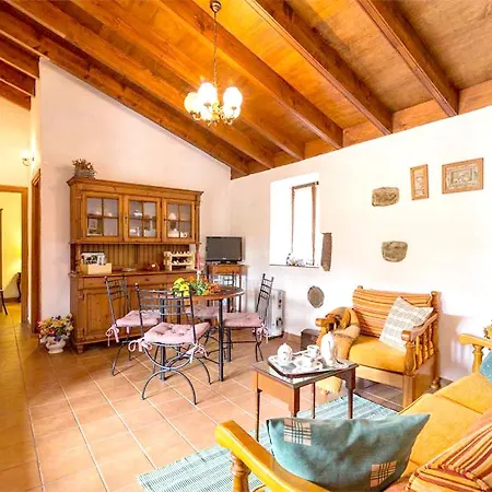 Cozy House With Pool In San Cristobal De La Laguna, 70 M² *