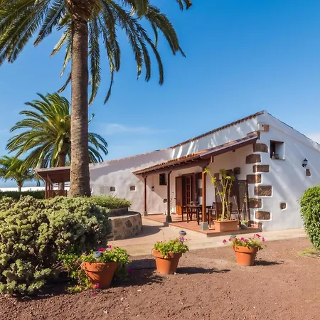 Vakantiehuis Cozy House With Pool In San Cristobal De La Laguna, 70 M² La Laguna (Tenerife)