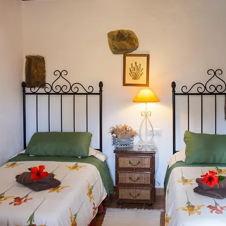 Vakantiehuis Cozy House With Pool In San Cristobal De La Laguna, 70 M² La Laguna (Tenerife)