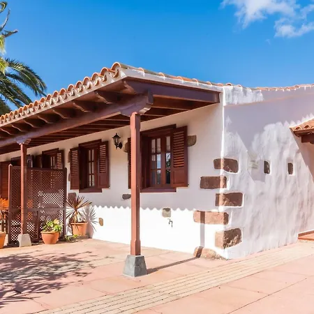 Cozy House With Pool In San Cristobal De La Laguna, 70 M² *