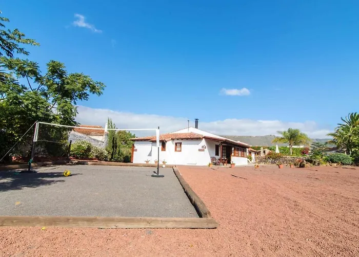 Semesterbostad Cozy House With Pool In San Cristobal De La Laguna, 70 M²