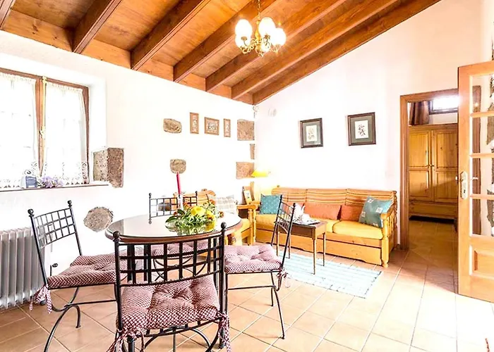 Hébergement de vacances Cozy House With Pool In San Cristobal De La Laguna, 70 M² *